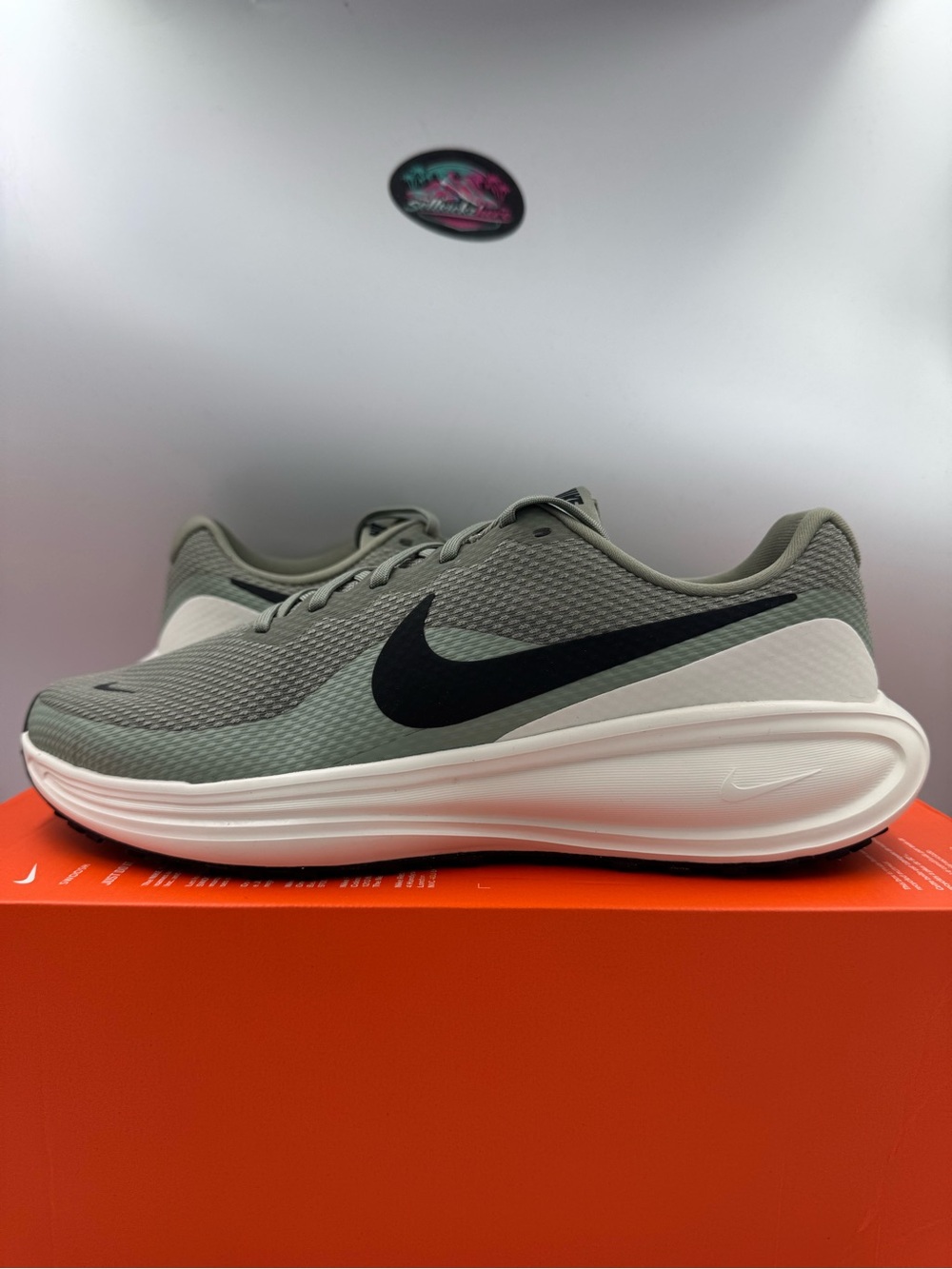 Nike Revolution 8 Wide Light Army Black Jade Horizon BRAND NEW Size 9.5